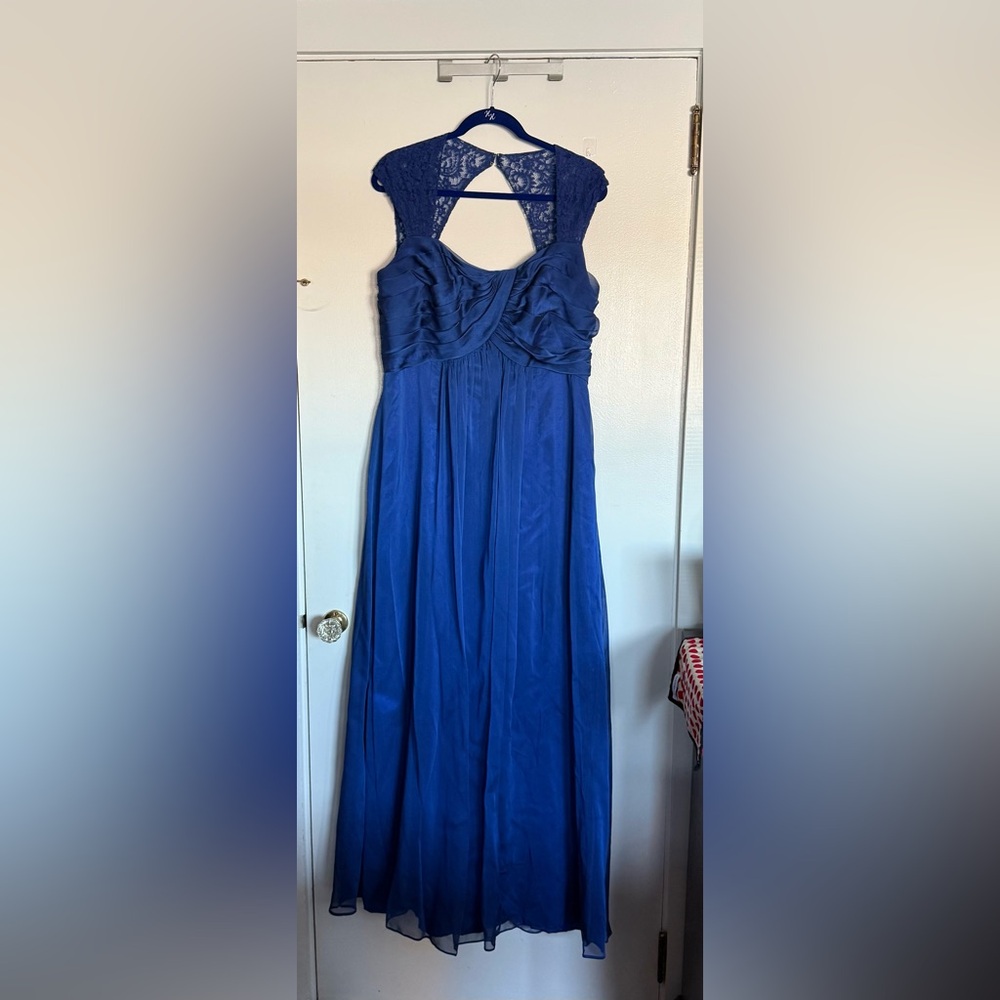 Elegant Blue Lace-Back Wedding Dress
